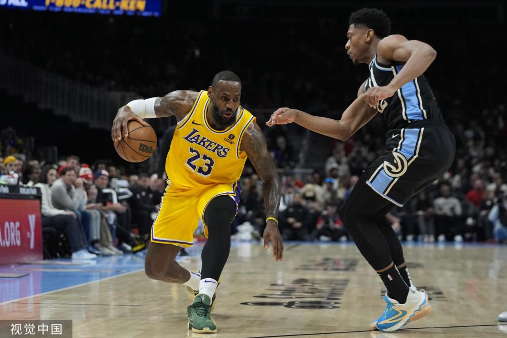 短道速滑世锦赛:中国队上冰训练 生日歌送上祝福.